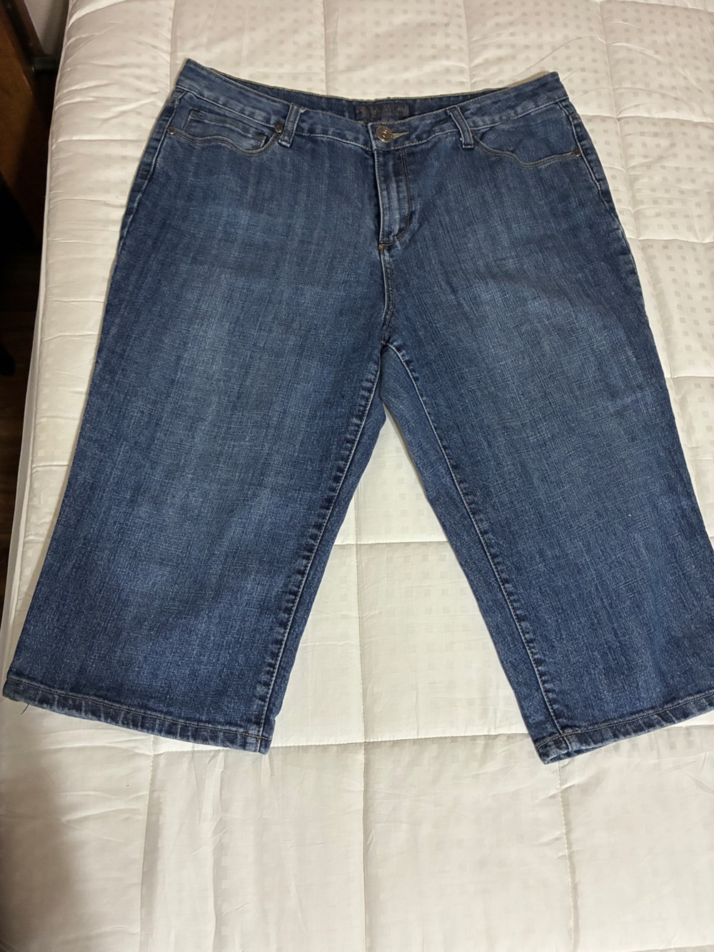 Baccini Blue Denim Cropped Capris